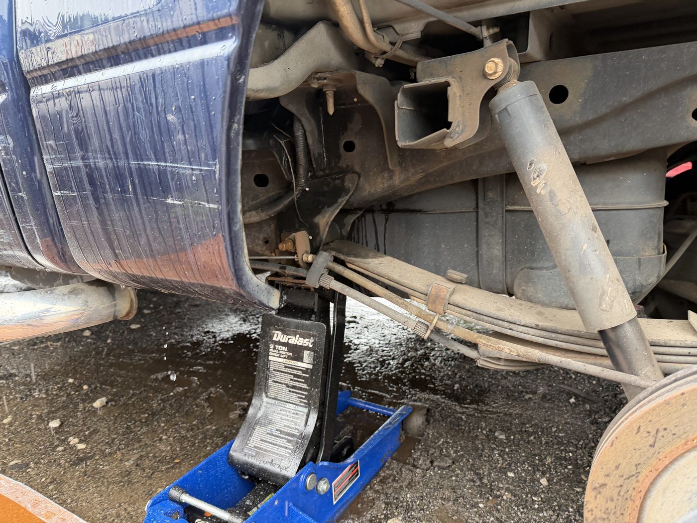 Fuel tank replacement on a truck